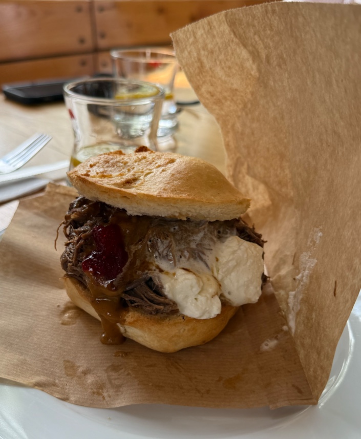 Původní fotografie jídla před profesionální úpravou pro sociální sítě restaurací